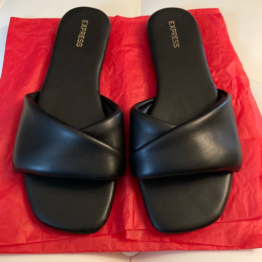 Express flat sandals